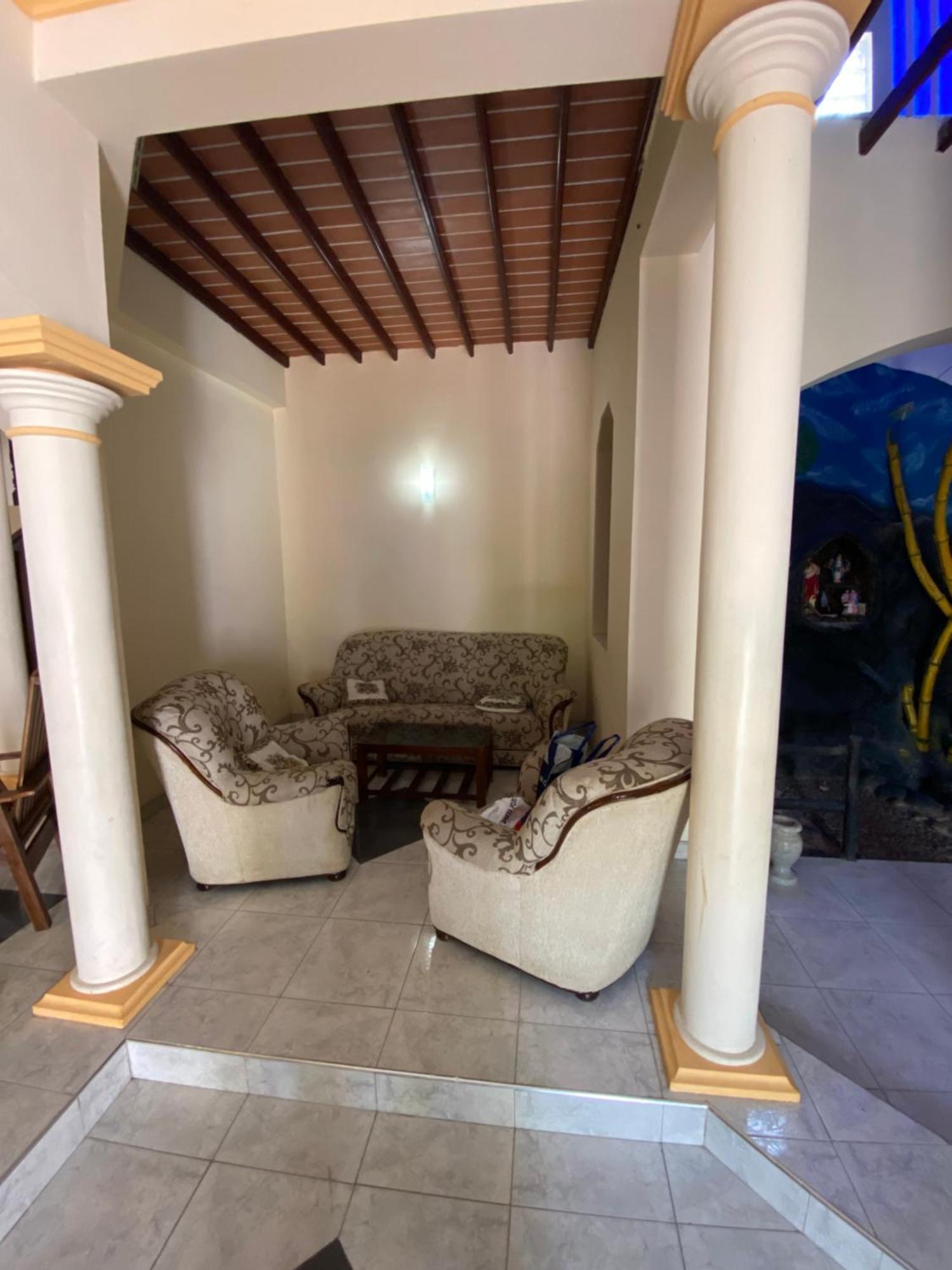 The Serene House Negombo Bagian luar foto