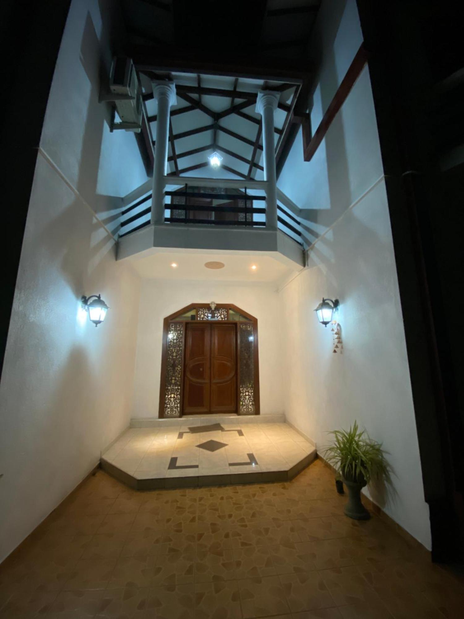 The Serene House Negombo Bagian luar foto
