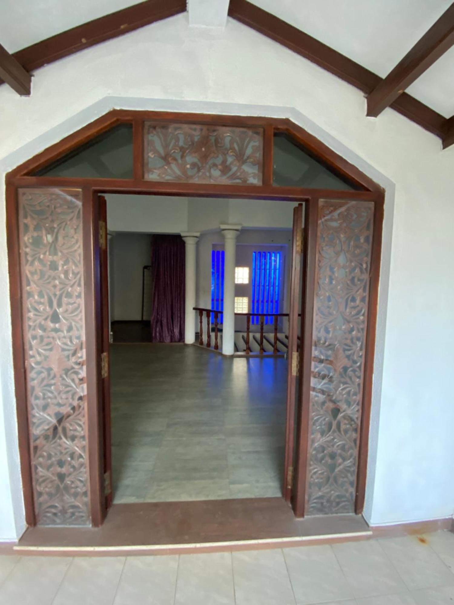 The Serene House Negombo Bagian luar foto